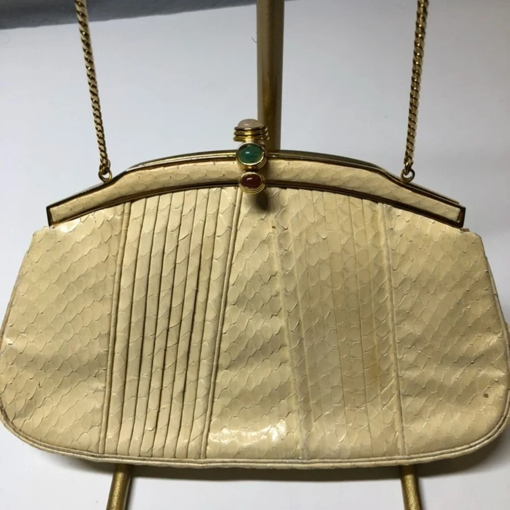 Judith Leiber measurements can